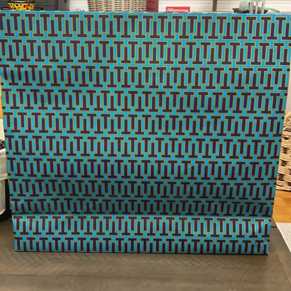 Tory Burch gift bag 20 x 18x 6  Velcro Closure - Picture 3 of 5